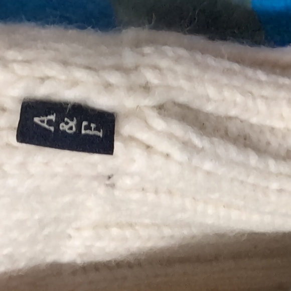 A&F Wool Blend "Fair Isle" Snowflake Sweater - Picture 3 of 3